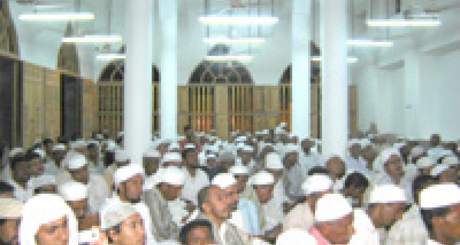 جانب من الحضور في مسجد المحضار