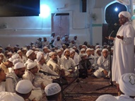 ترجمة الكَون مع الصادقين بالتبعية والولع بجناب النبوة ولا يعظم عمل العبد إلا بقبول الله إياه