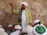 مذاكرة الحبيب أبي بكر المشهور والحبيب عمر بن حفيظ في زيارة آل الشيخ أبي بكر بن سالم مذاكرة الحبيب أبي بكر المشهور والحبيب عمر بن حفيظ في زيارة آل الشيخ أبي بكر بن سالم