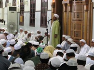 الحقائق الذاهلة عنها أذهانُ الخلق المنطوية في معاني كلمتي التوحيد القائم عليها شأن الحياة والوعد والوعيد