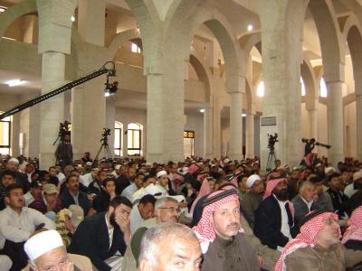 جانب من الحضور في جامع الطيار في مؤتة
