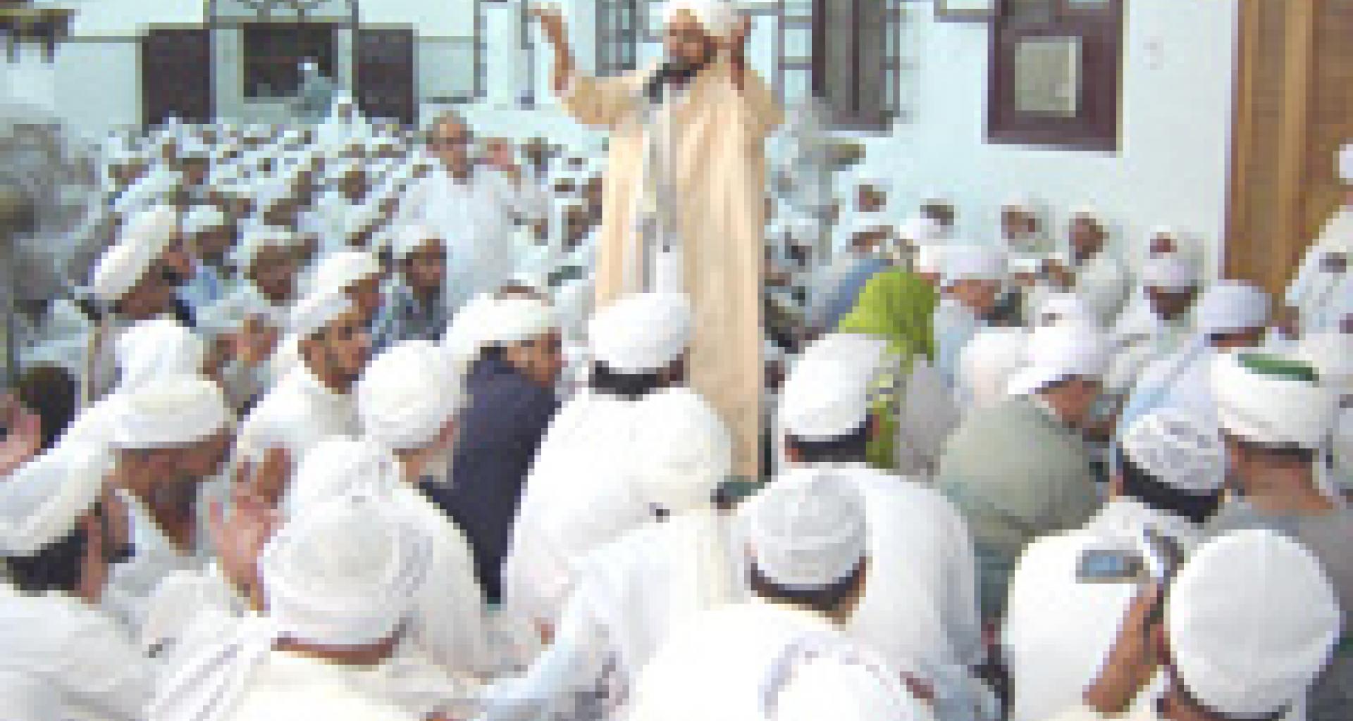 الحضور يتابع كلمة الحبيب عمر الحضور يتابع كلمة الحبيب عمر