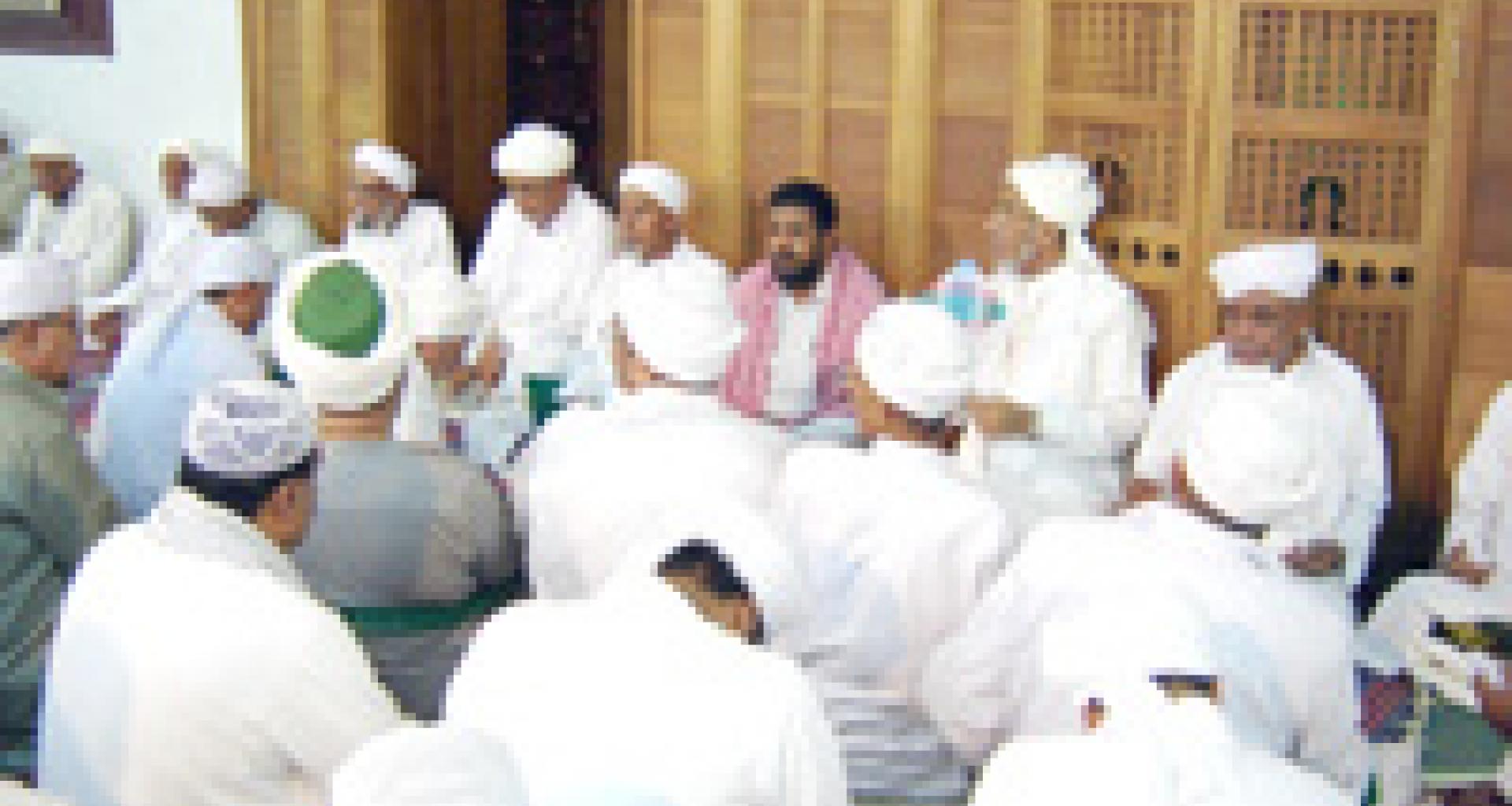 جانب من صدر المجلس جانب من صدر المجلس