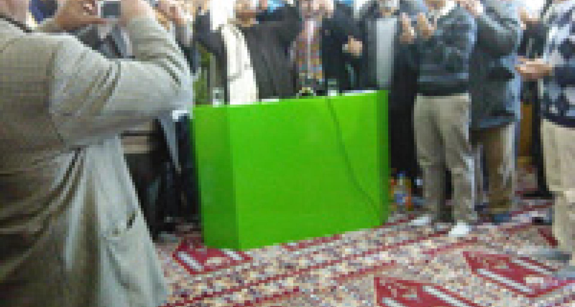يتوجه بالدعاء إلى الله في خاتمة المجلس يتوجه بالدعاء إلى الله في خاتمة المجلس
