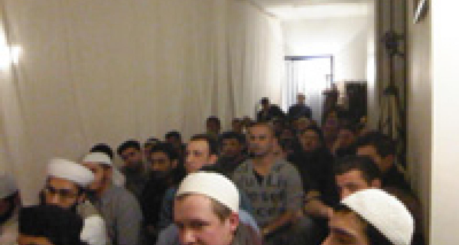 جانب من حضور الرجال في المحاضرة جانب من حضور الرجال في المحاضرة