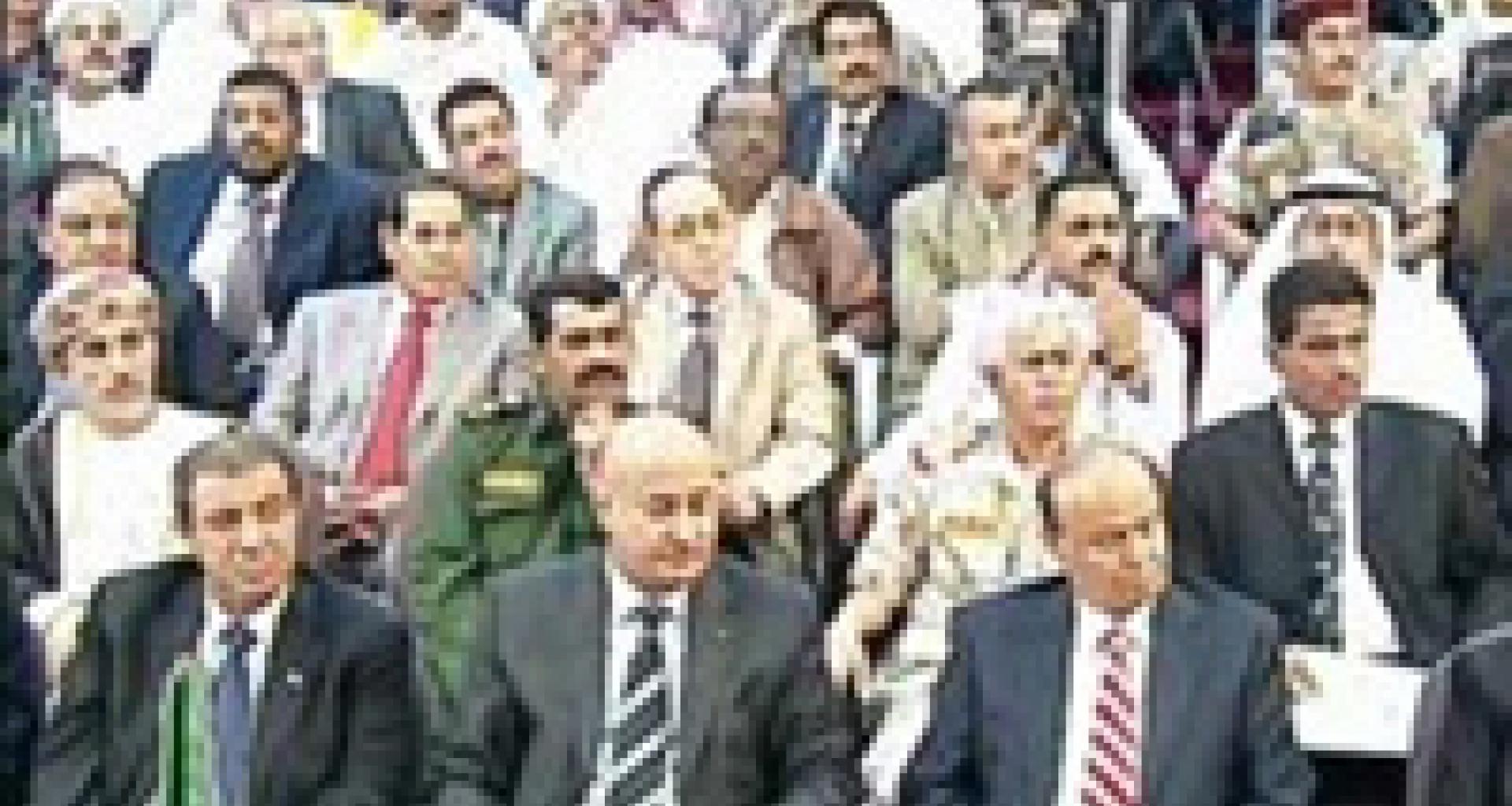 نائب رئيس الجمهورية وبجانبه مدير عام المنظمة الإسلامية (الأيسسكو) أثناء المحاضرة نائب رئيس الجمهورية وبجانبه مدير عام المنظمة الإسلامية (الأيسسكو) أثناء المحاضرة