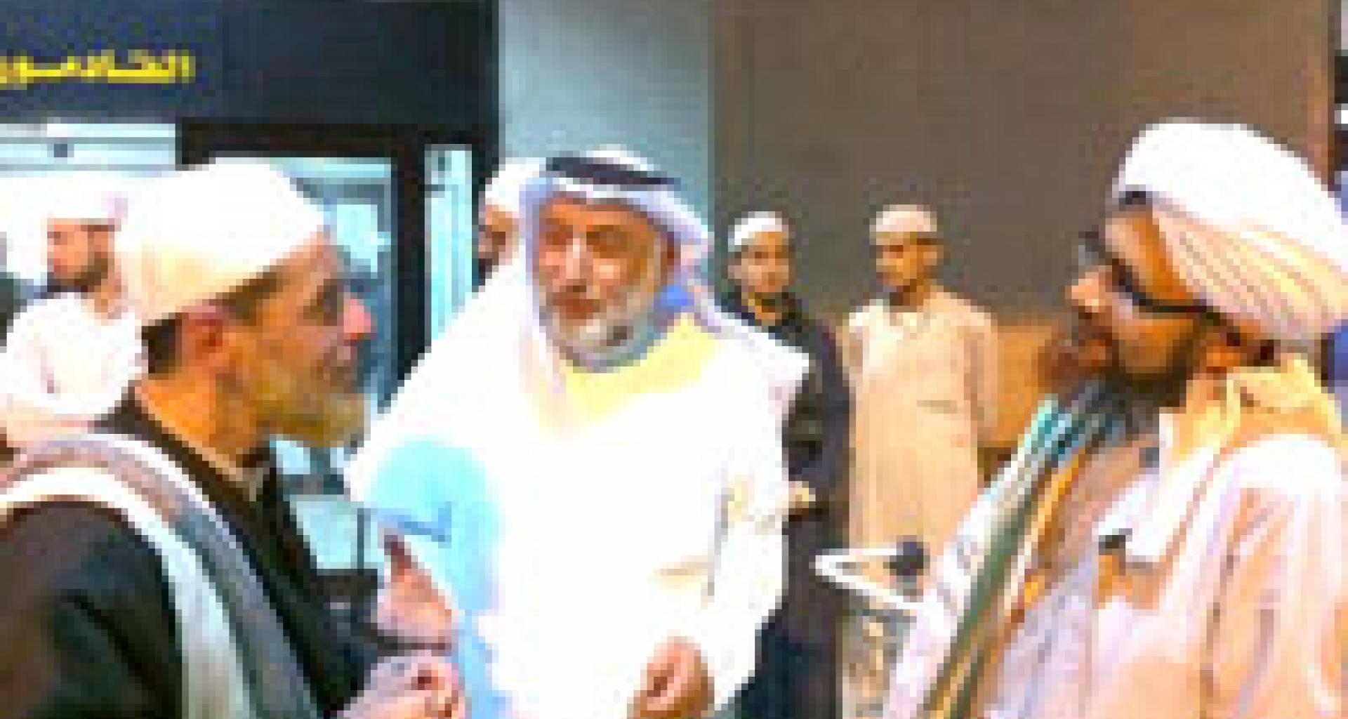 الحبيب عمر يصل مطار عمان وفي استقباله الدكتور إبراهيم الحارثي والشيخ ياسر قضماني الحبيب عمر يصل مطار عمان وفي استقباله الدكتور إبراهيم الحارثي والشيخ ياسر قضماني