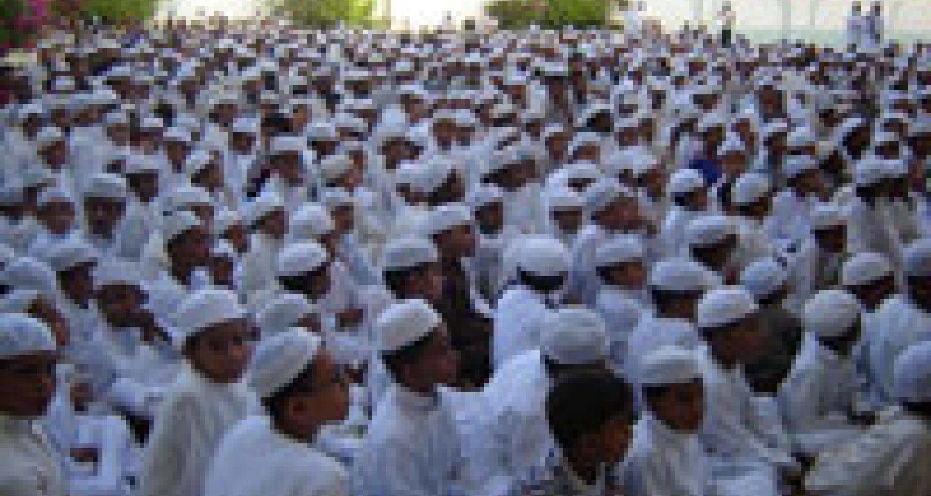 متابعة بإعجاب لفقرات الحفل متابعة بإعجاب لفقرات الحفل