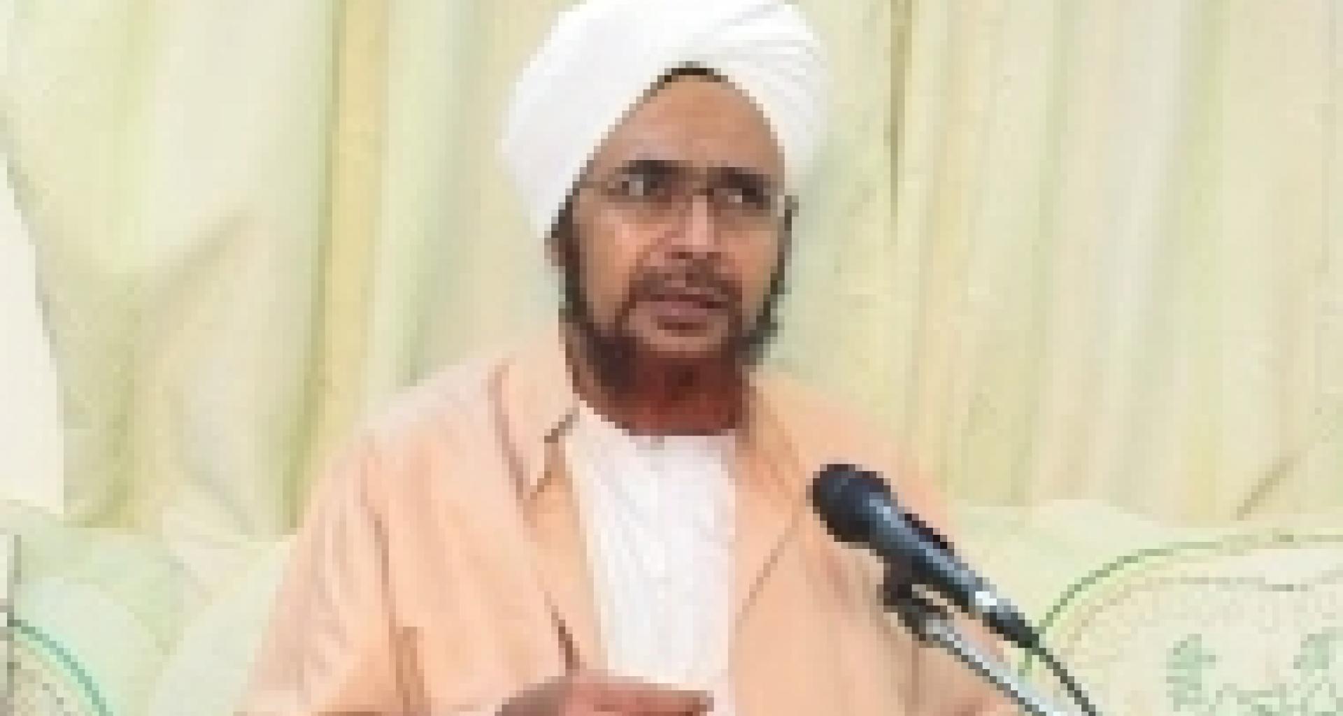الحبيب عمر أثناء إلقاء الدرس الحبيب عمر أثناء إلقاء الدرس