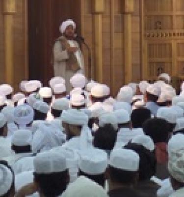 العصمة من الفتن في صدق الصلة بالحق ورسوله عند مختلف الأحداث