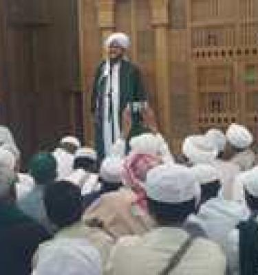مذاكرة الحبيب عمر في مجلس توديع طلاب الدورة الرابعة والعشرين بدار المصطفى