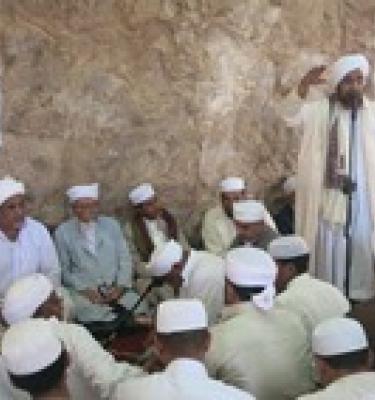 مذاكرة الحبيب عمر بن حفيظ في مجلس الوعظ في زيارة آل الشيخ أبي بكر بن سالم