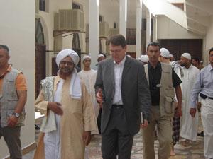 السفير البريطاني يزور دار المصطفى