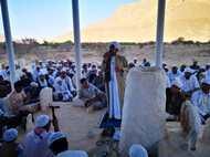 مذاكرة الحبيب عمر في مجلس ختم القرآن الكريم في زيارة روضة قارة الشناهزة ومقدمها الإمام شيخ بن أحمد بن يحيى